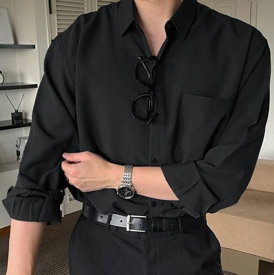 Girls, what's your favourite outfit on a man?