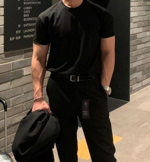 Girls, what's your favourite outfit on a man?