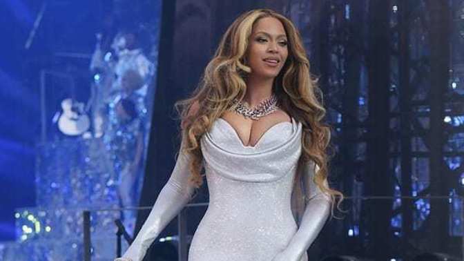 Guys, White guys who prefer black girls? Do you prefer light or dark skinned black women?