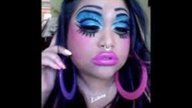 Girls that do their make up?