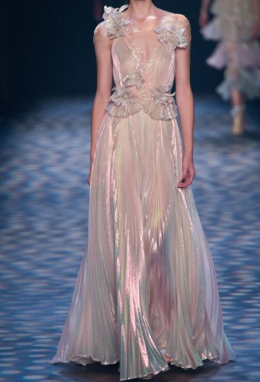 What attire would the goddess Venus be expected to wear?