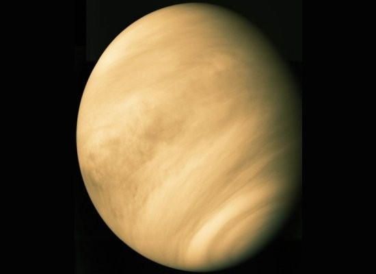 What attire would the goddess Venus be expected to wear?