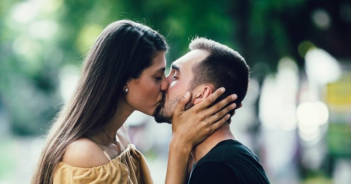 Why dont I feel anything when kissing?