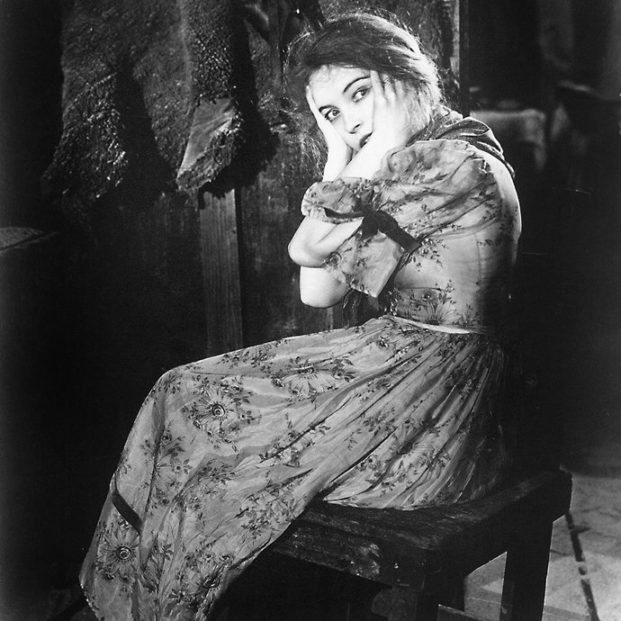 Why did young women in the 1920s called women born in the 90s antiques as soon as they hit their 30s?