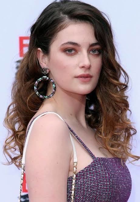 Is the British woman or French woman prettier?