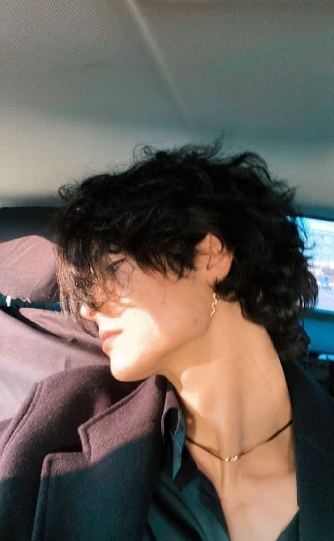 Should guys have long hair or short hair?