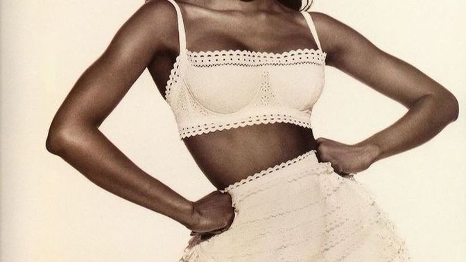 Which sexy pics do you love the most of 90s Naomi Campbell?