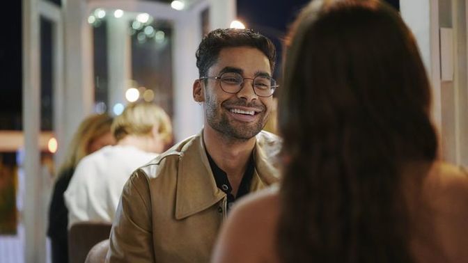 Is it worth dating someone with bipolar?