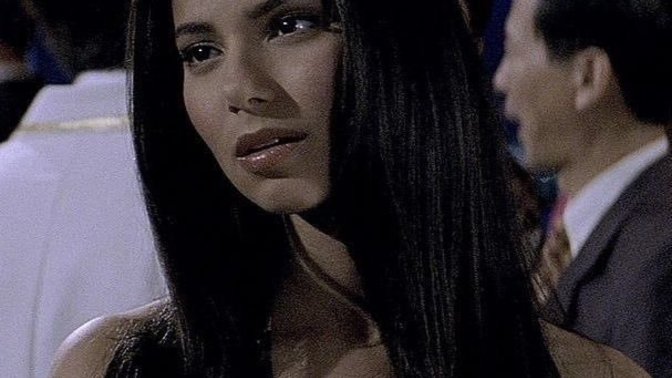 Who is the most beautiful woman in her prime you find here that struck your eye?
