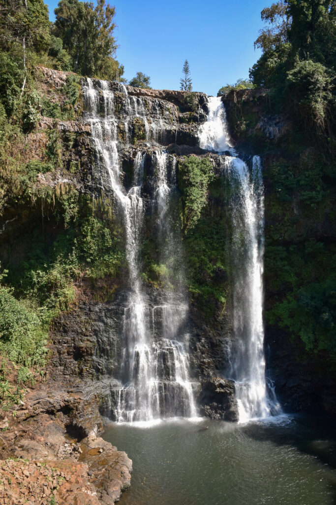 Which natural landscape photo is more beautiful ?