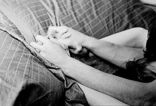 Where do I put my hands when kissing my boyfriend? What do you guys like when a girl kisses u?