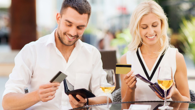 Ladies, do you expect the man to pay for your first date? Guys, do you expect to pay for your first date? Why/why not?