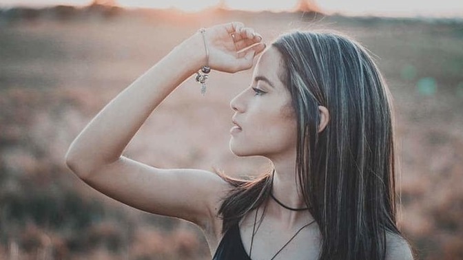 What are the qualities should a 28 years old lady should be having in herself?