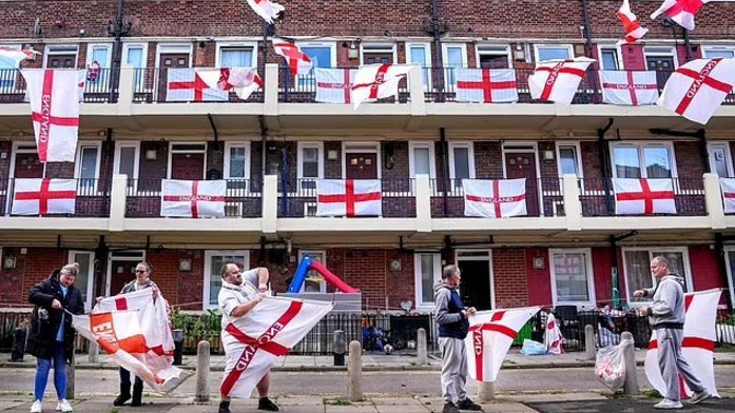 The English flag is racist, agree?