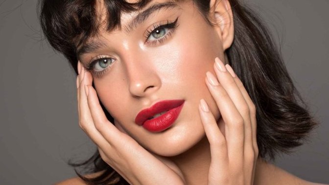 Do guys prefer seeing their girlfriend with or without makeup?