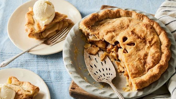 Should apple pie be served hot or cold?