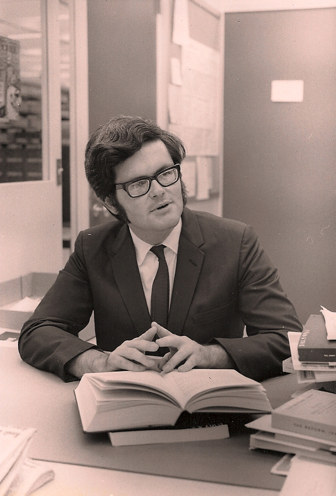 Does anyone know what this location is that Newt Gingrich always does news interviews from?