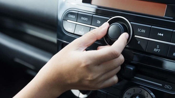 Who controls the stereo, the driver or passenger?