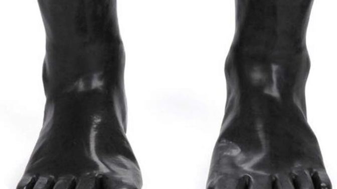 Why are toe socks not as mainstream?