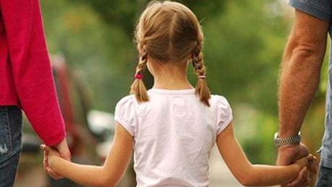 Should children take the surname of the father or the mother?