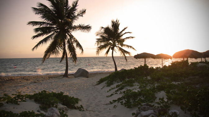 Does anyone else can spend from dawn to dusk at the beach and not get bored nor tired of it?