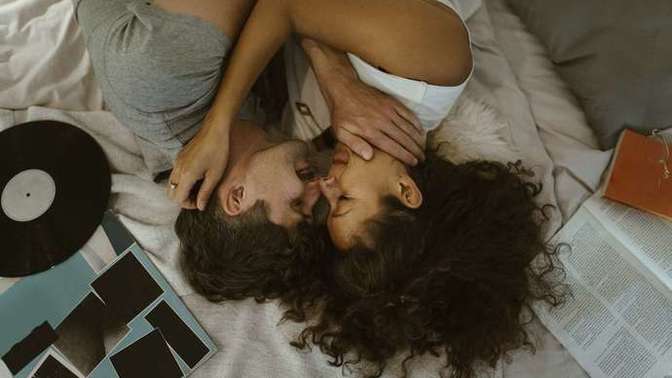 Is it true you can vibe and feel a connection with someone?