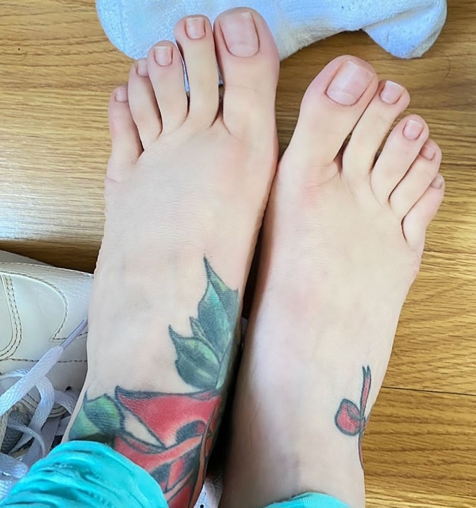 Are there any girls on here who never wear nail polish or other makeup?