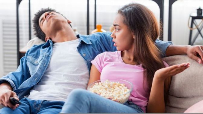 I sometimes find my girlfriend incredibly boring. How do I deal with it?