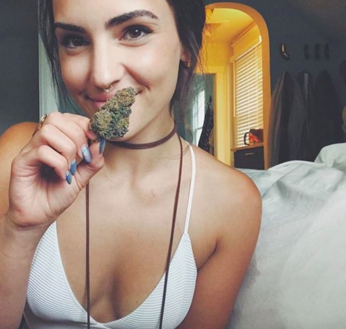 Guys, would you date a stoner chick?