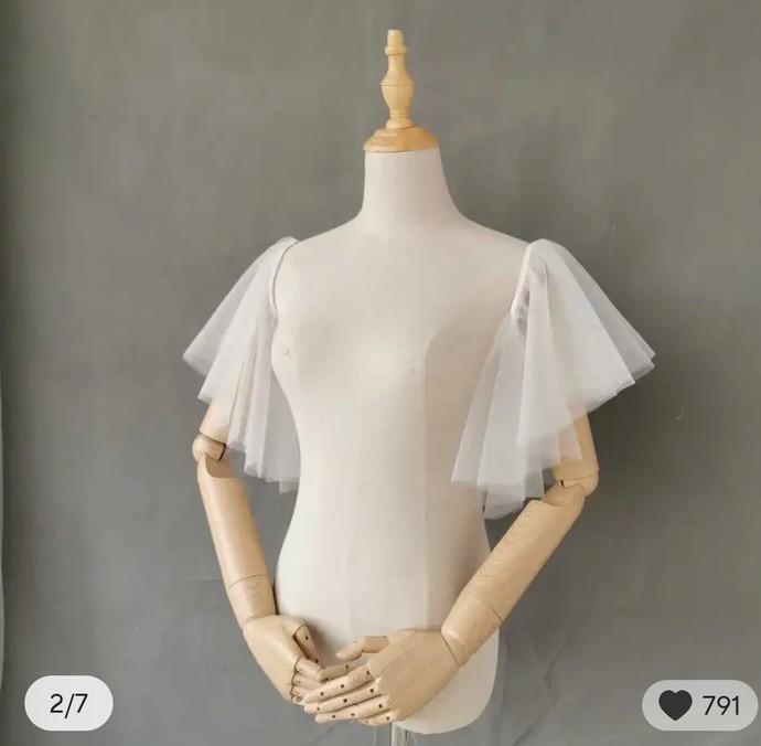 Which sleeves should i add on to my wedding dress?