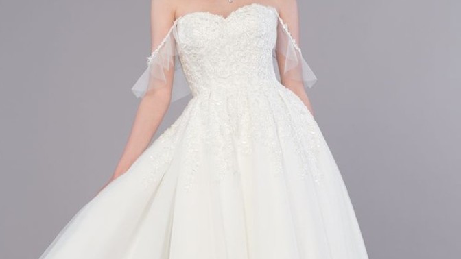 Which sleeves should I add on to my wedding dress?