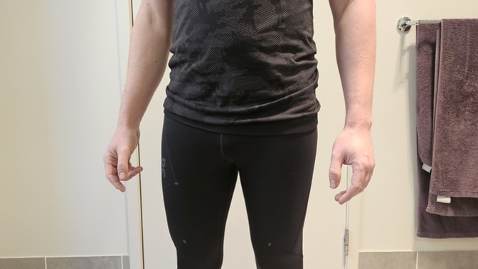 Is it appropriate for men to wear compression pants to gym?
