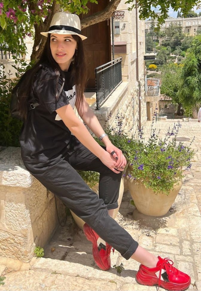 Do you find women who wear black attractive?
