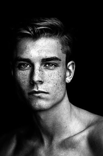 What are some physical attributes that you find attractive, even if they're not typically considered popular?