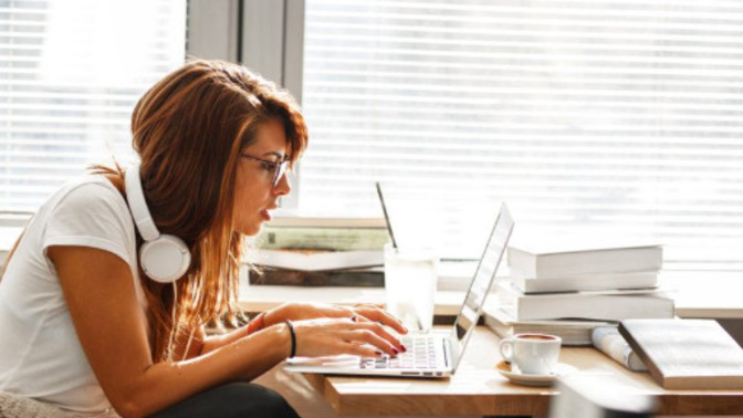 If someone has an online roleplay partner while dating you, would you consider that cheating?