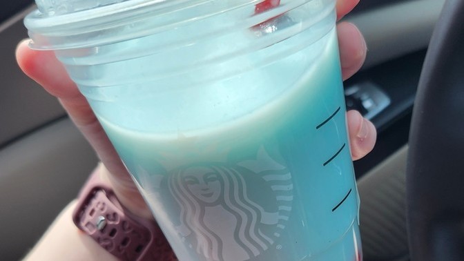 Does anyone here actually like starbucks drinks? If so what do you order?