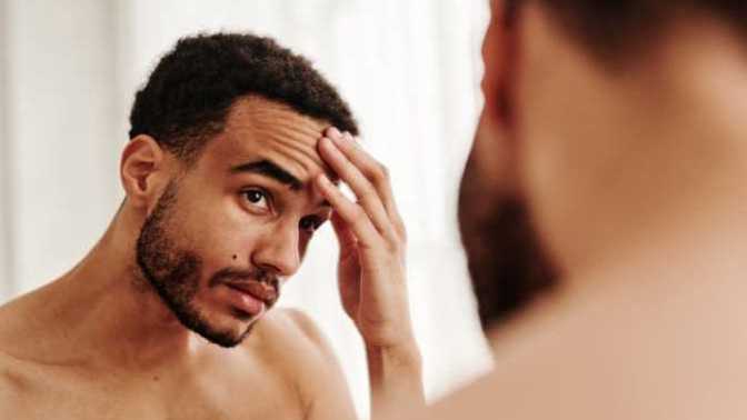 What are the standards of beauty or attractiveness that women look for when meeting a potential partner?