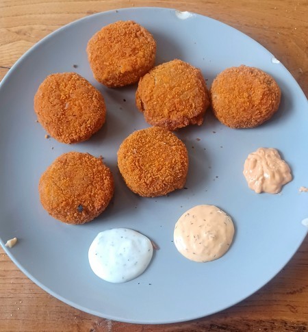 Is it acceptable to use more than one type of dipping sauce?