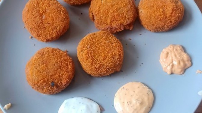 Is it acceptable to use more than one type of dipping sauce?