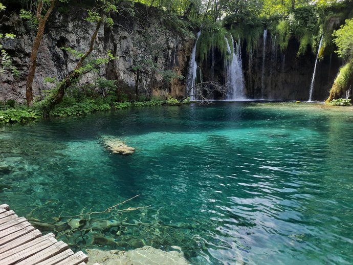 Which of these nature photos is more beautiful?