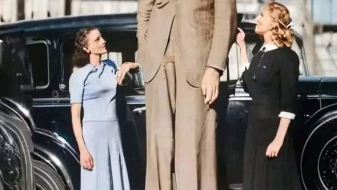 Anyone else enjoy dating short girls as a tall guy?