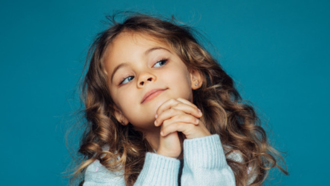 Does child get father's last name if parents are unmarried?