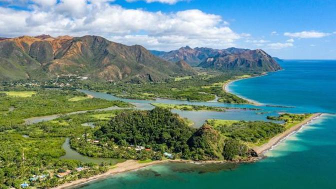 Is France the last colonialist country in the world? Why doesn't France give independence to New Caledonia?