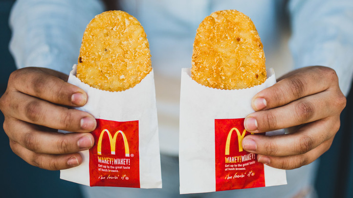 Who has better breakfast ?