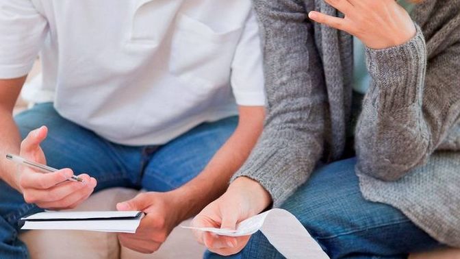 Would you date someone who has financial difficulties?