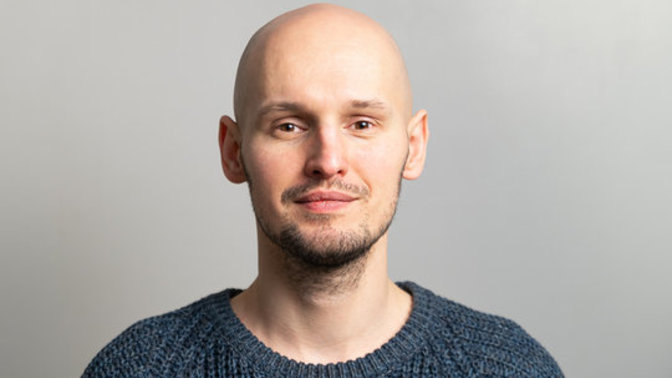 Girls (20’s) can a guy your age who’s bald still be good looking? would you date a bald guy so young or is it often a dealbreaker?