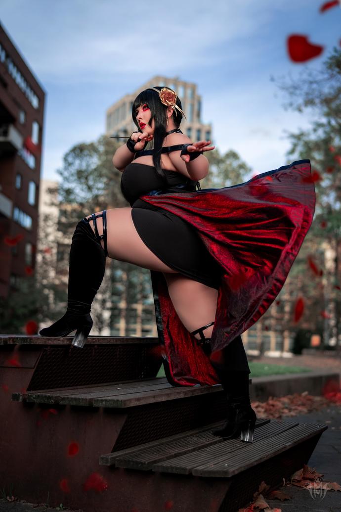 Whats your opinion on cosplaying a character not your size?