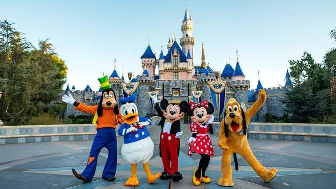 Which disney park do you like better and why?