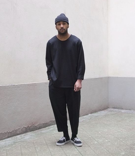 How should a good looking mans clothes fit?