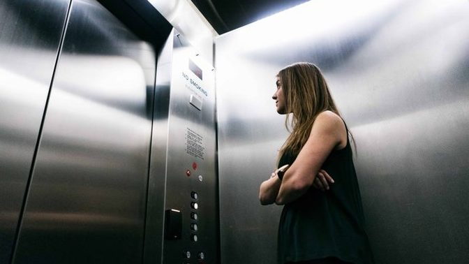 Girls, can you unbutton your pants in the elevator?